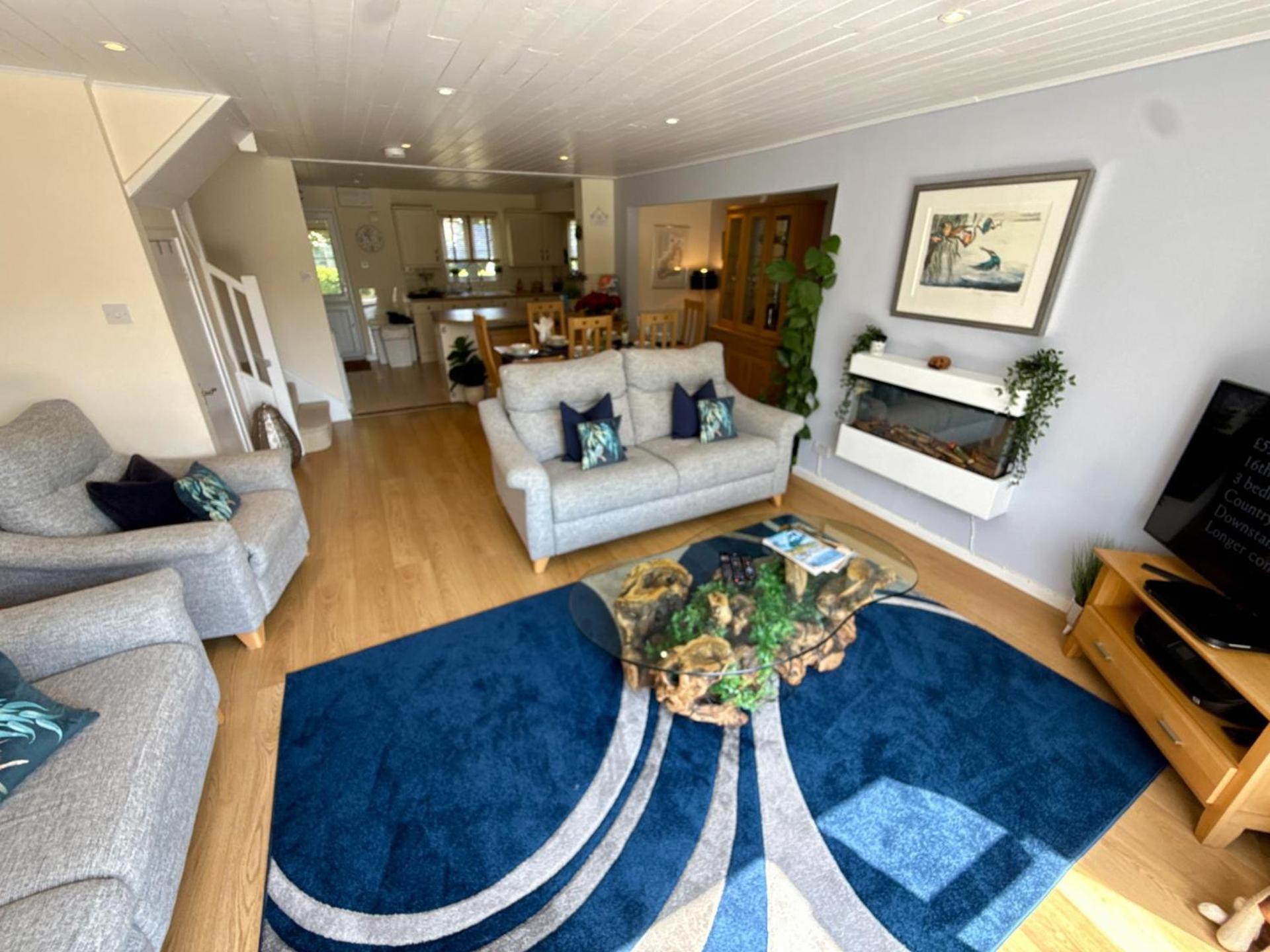 Luxury Kingfisher Lodge, Isis Lake, Within The Cotswold Waterpark Cirencester Exterior photo