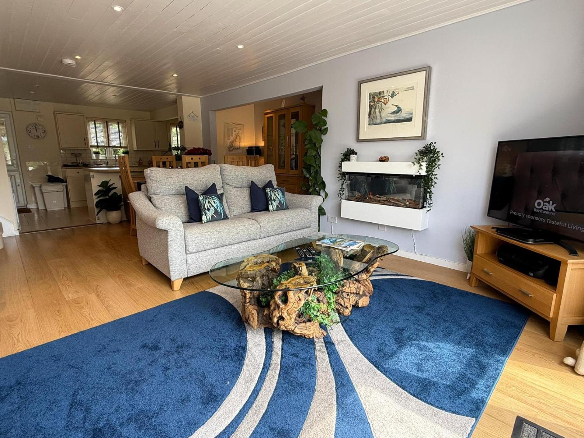 Luxury Kingfisher Lodge, Isis Lake, Within The Cotswold Waterpark Cirencester Exterior photo