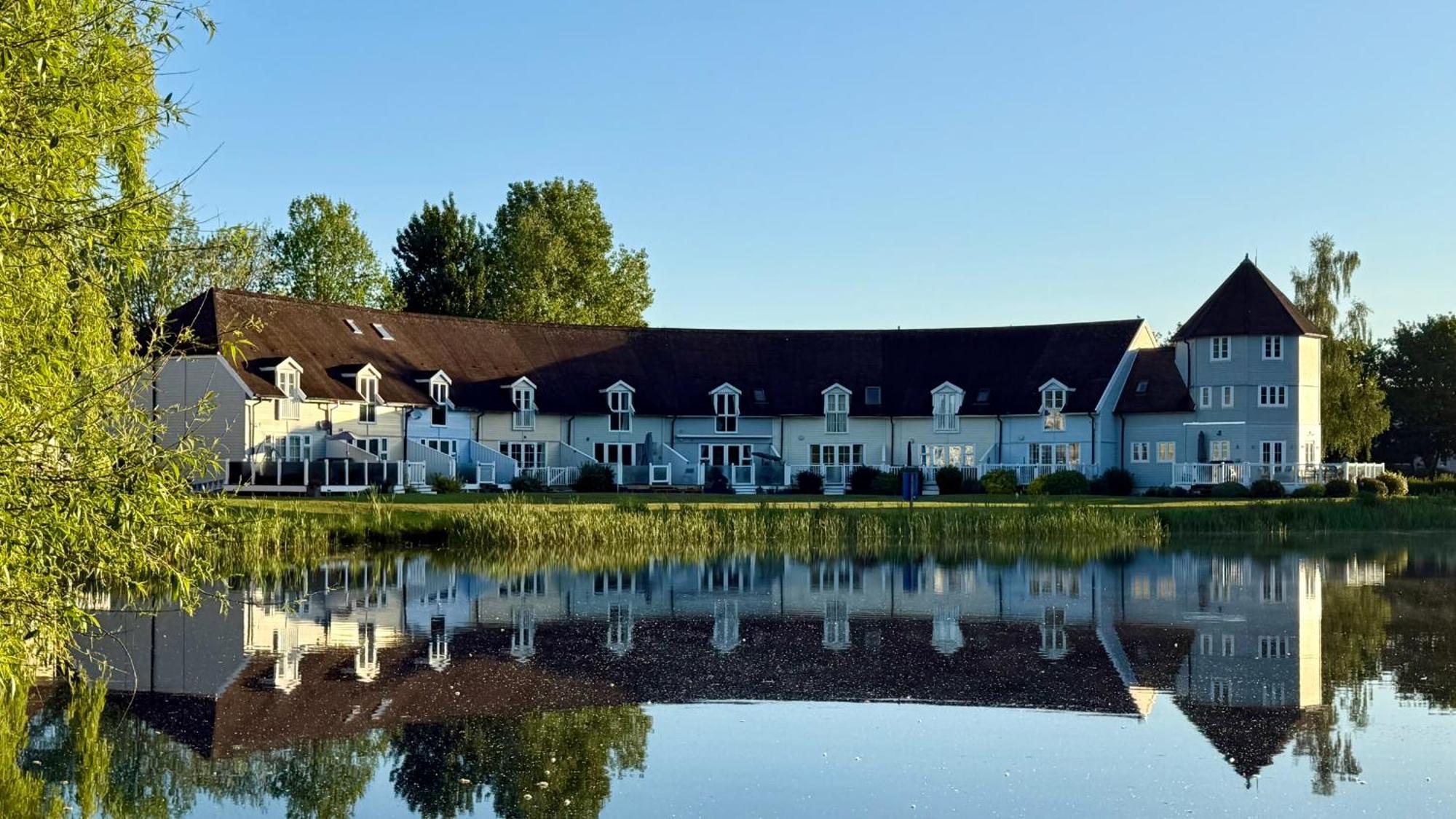 Luxury Kingfisher Lodge, Isis Lake, Within The Cotswold Waterpark Cirencester Exterior photo