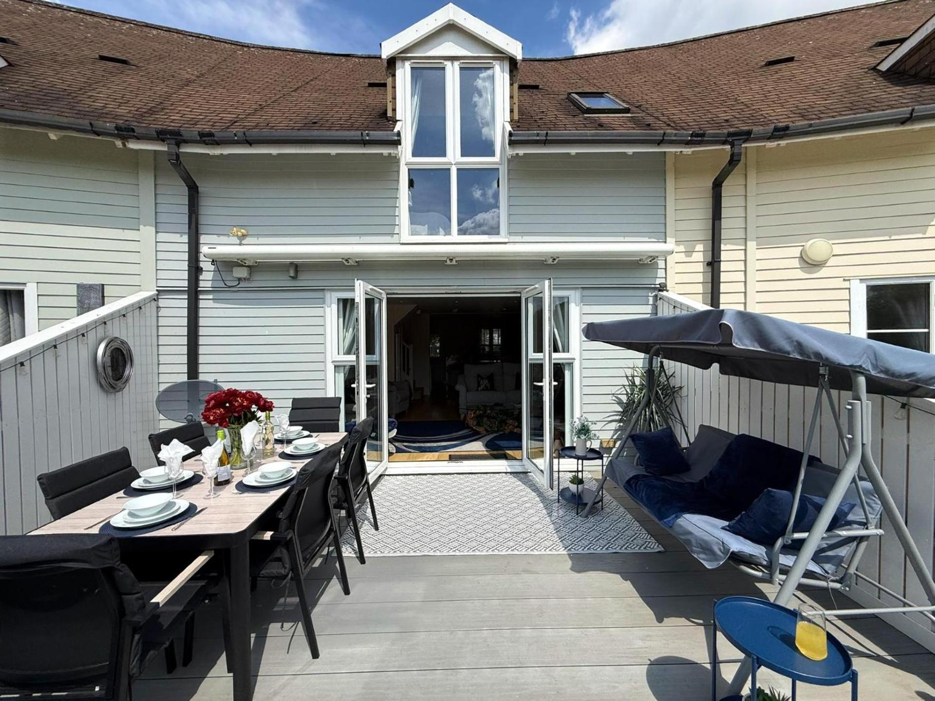 Luxury Kingfisher Lodge, Isis Lake, Within The Cotswold Waterpark Cirencester Exterior photo