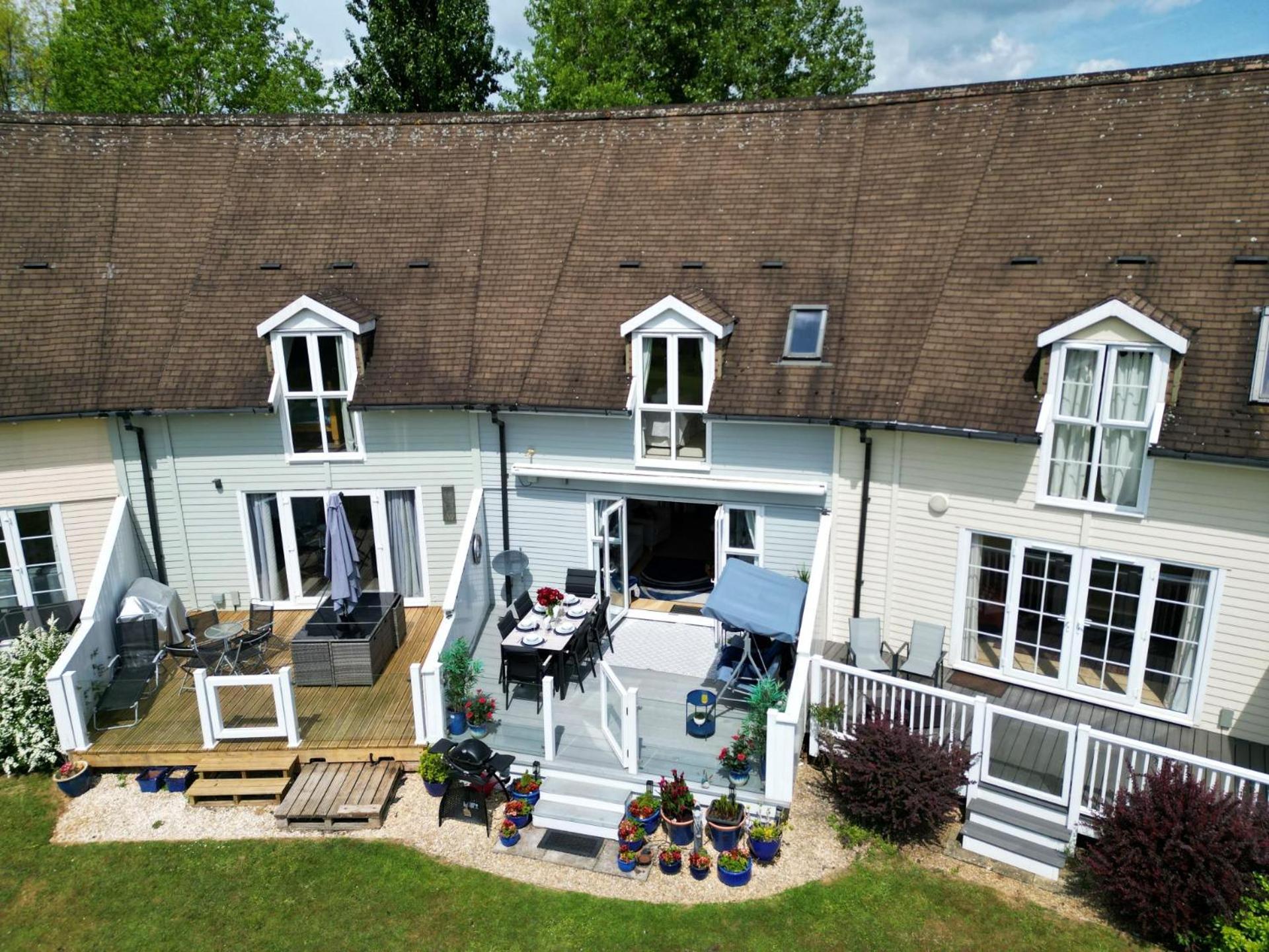 Luxury Kingfisher Lodge, Isis Lake, Within The Cotswold Waterpark Cirencester Exterior photo