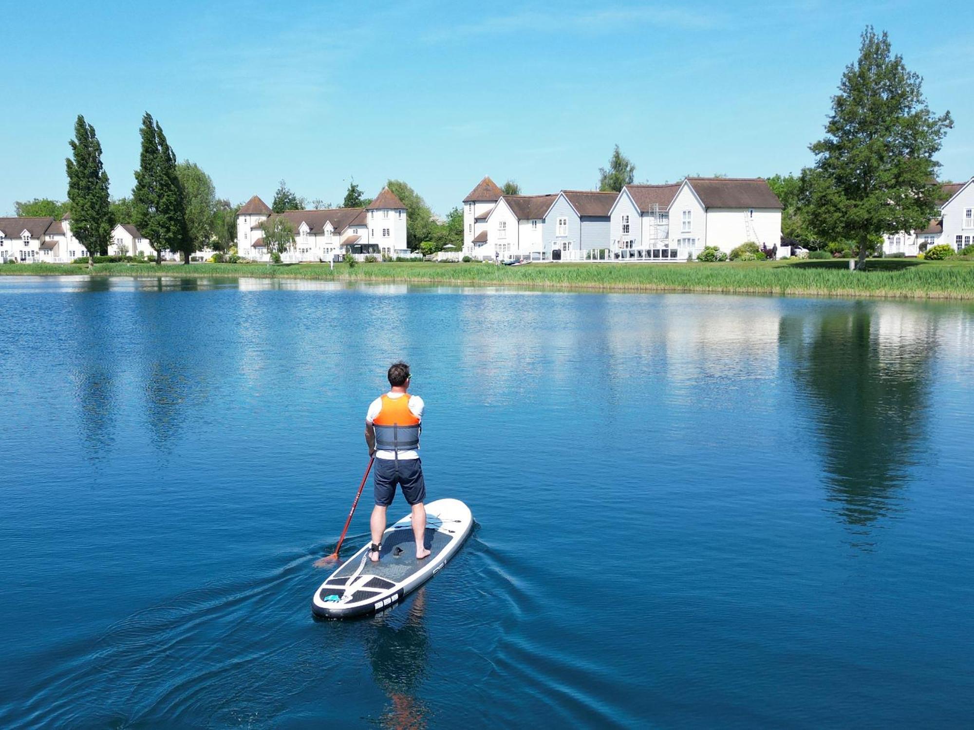 Luxury Kingfisher Lodge, Isis Lake, Within The Cotswold Waterpark Cirencester Exterior photo